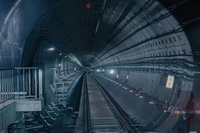 地铁挖这么深,为啥看不见泥土?揭秘挖出来的土都去哪了!