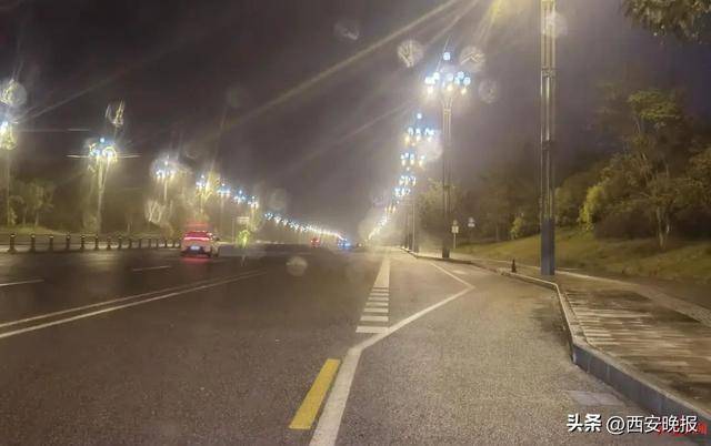 女主播凌晨马路边直播,拒绝宝马司机搭讪后被撞?警方:李某(男,48岁)被抓