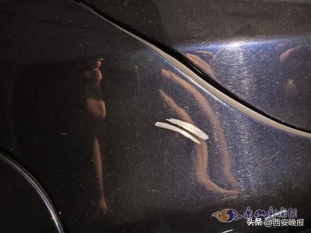女主播凌晨马路边直播,拒绝宝马司机搭讪后被撞?警方:李某(男,48岁)被抓
