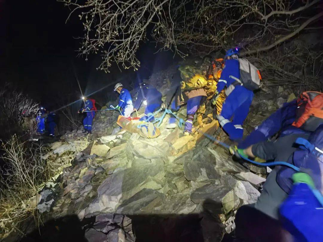 北京一男子带娃登山意外身亡!8岁孩子:以为爸爸只是睡着了