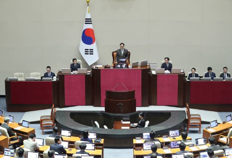 弹劾尹锡悦卡在流程上了！为啥6个法官就不行