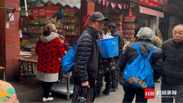 成都“买菜大军”乘地铁到资阳灌香肠 “相因”背后还有什么吸引力?丨封面头条