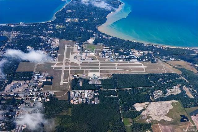 打得一拳开,免得百拳来!轰6冲入黄岩岛,南部战区设下天罗地网