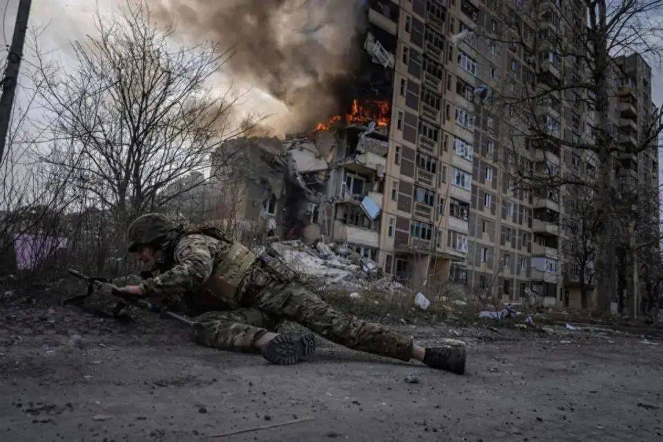 重磅!乌克兰政治大地震,泽连斯基要以1敌4?不用俄出手了