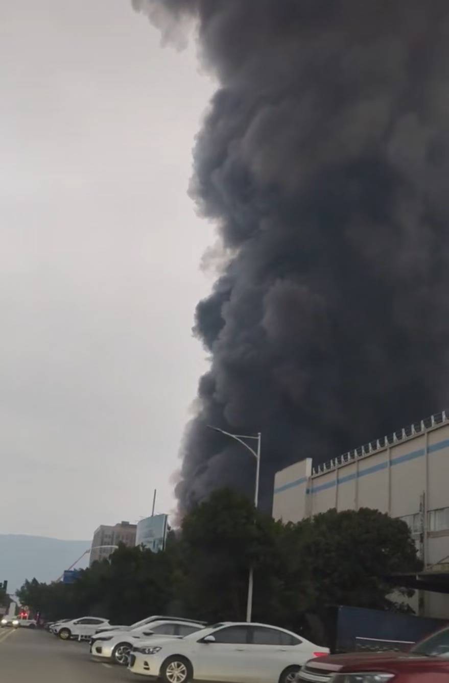 重庆江北区一工厂起火,消防:火势已得到控制,无人员伤亡