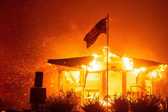 重磅!加州山火成美国噩梦,29人丧生,经济损失超2500亿美元!