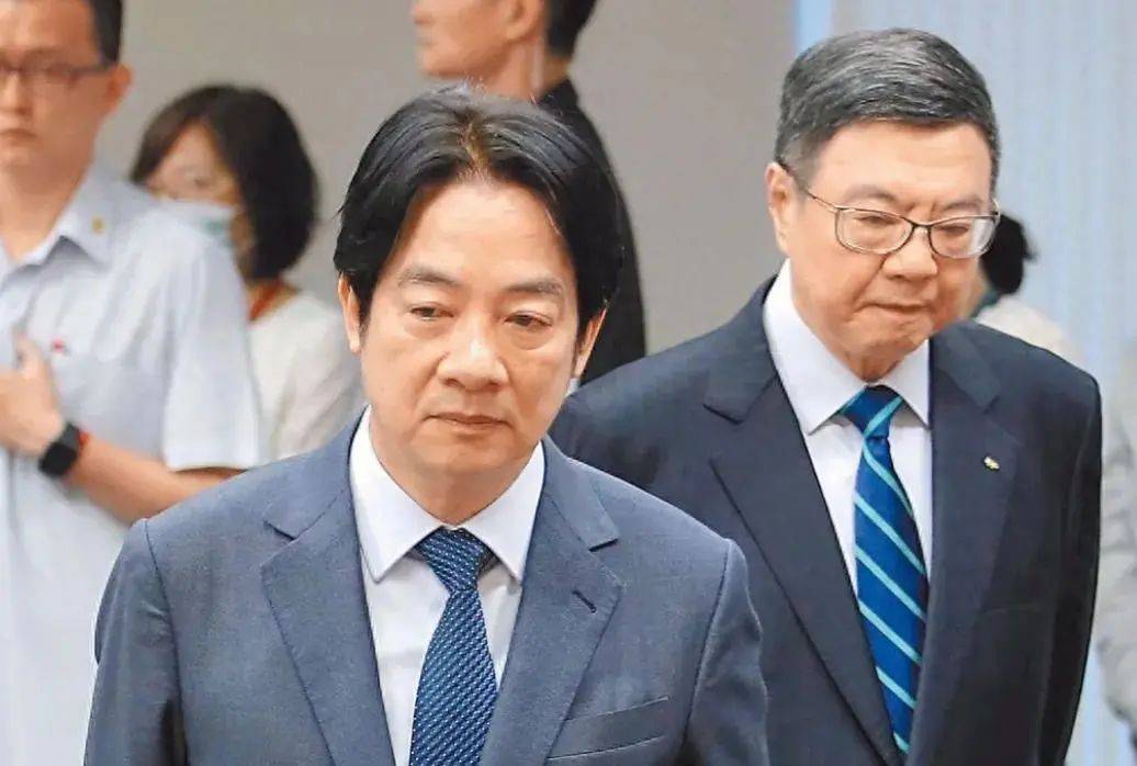 解放军围台强势出击，台当局避战背后玄机重重，与岛内两条坏消息息息相关！