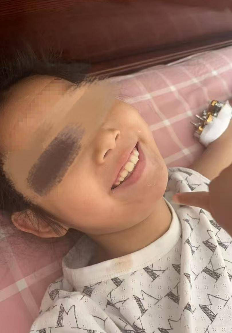 唐山9岁女童25层坠落至7楼生还,亲友:她一直喊救我怕自己死掉,目前精神状况不错
