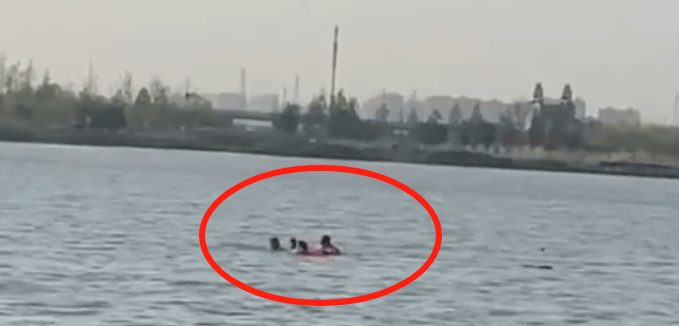 官方确认:男子遗体被发现,脚上绑有哑铃